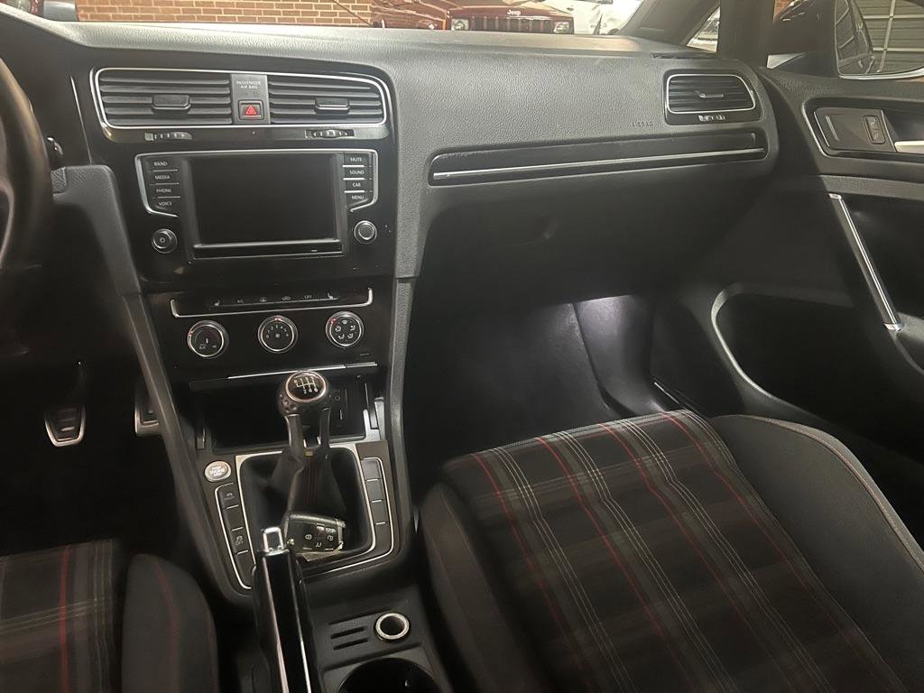 Used 2017 Volkswagen GTI S image 22