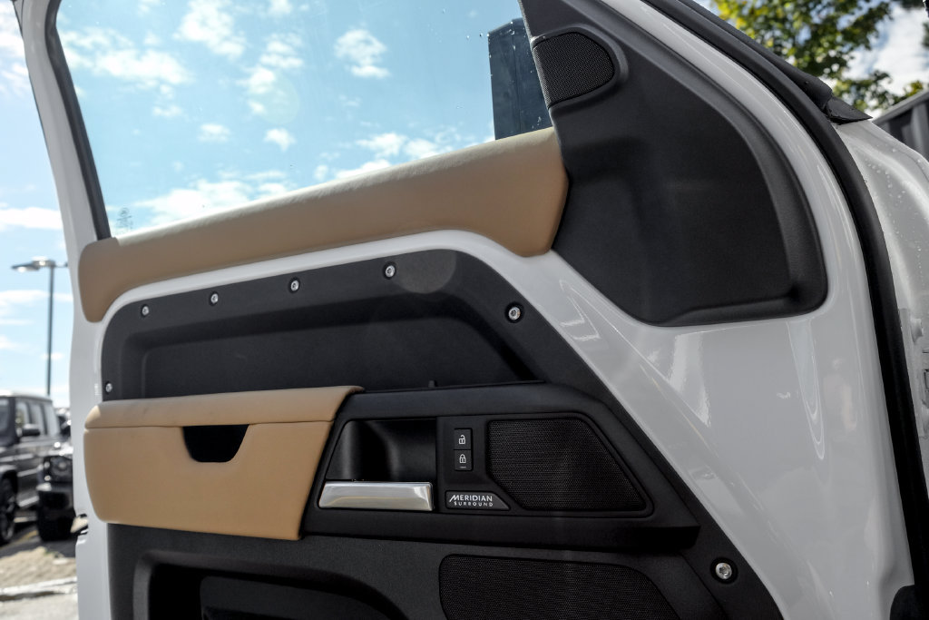 New 2026 Land Rover Defender 130 X-Dynamic SE AWD/4WD image 11
