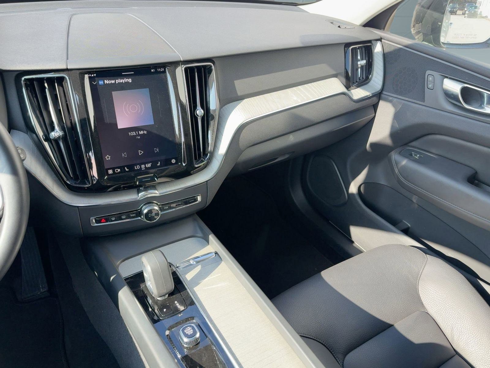 Certified 2025 Volvo XC60 B5 Plus image 27