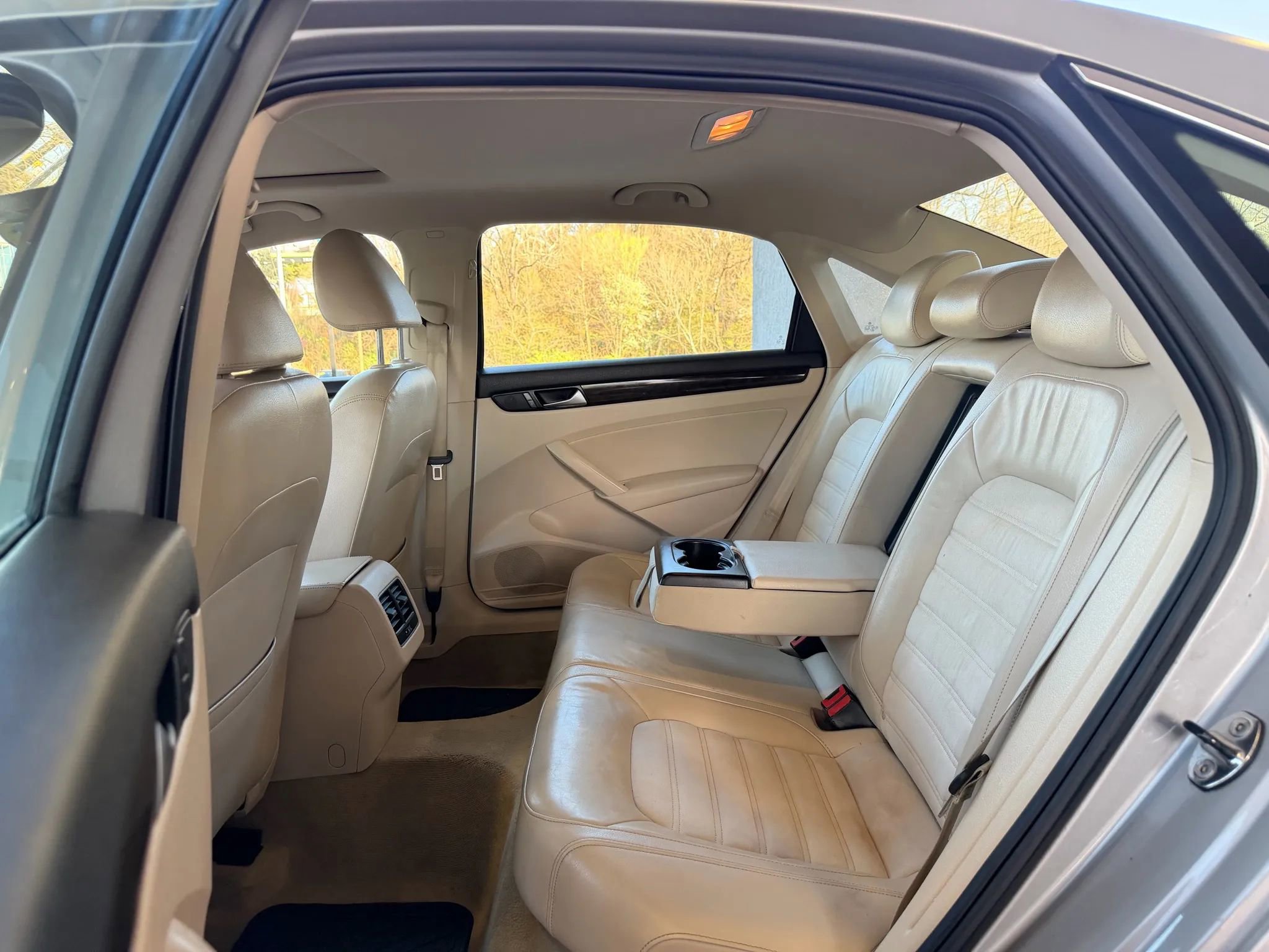 Used 2014 Volkswagen Passat TDI SEL Premium image 20