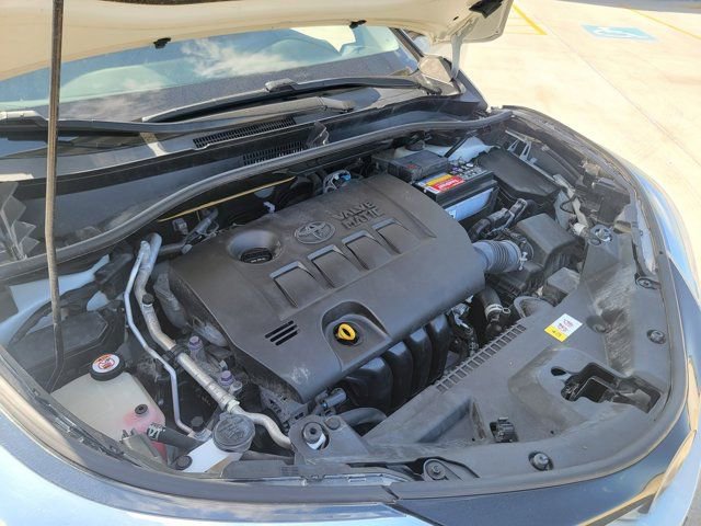 Used 2021 Toyota C-HR LE FWD image 33
