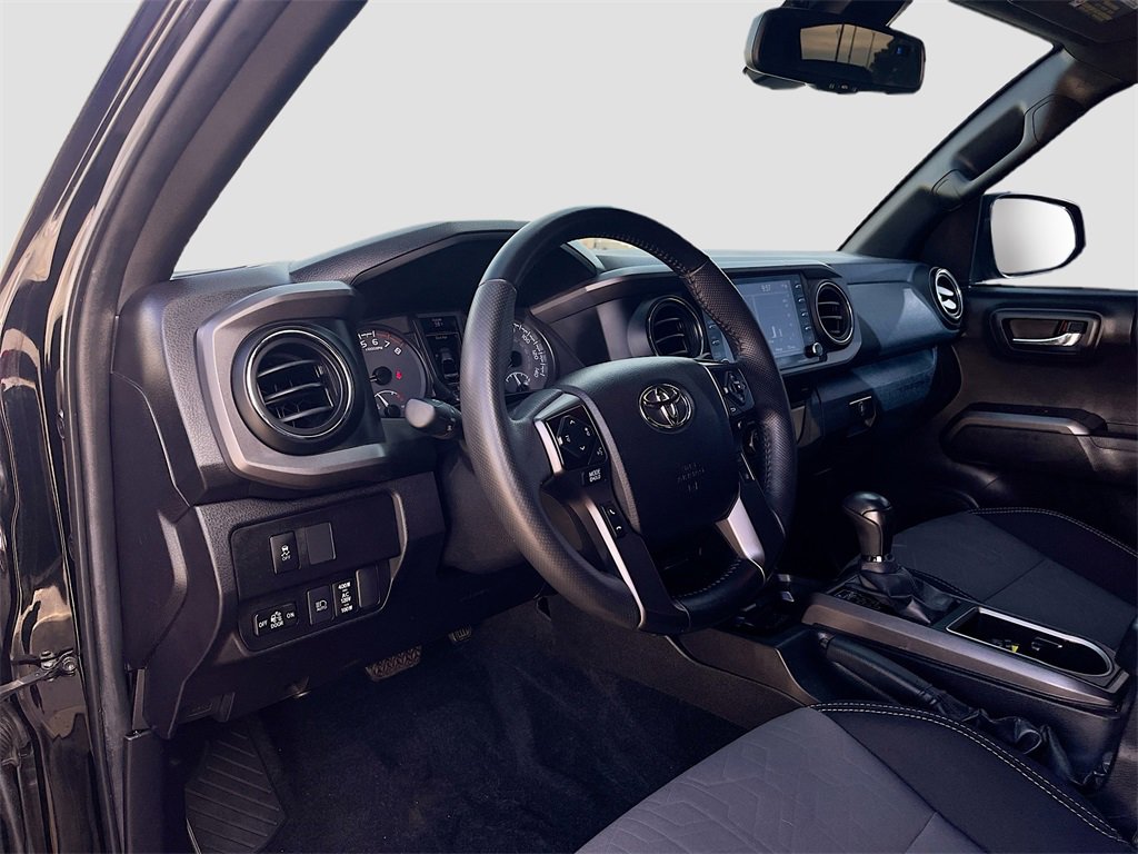 Used 2022 Toyota Tacoma TRD Off-Road image 9