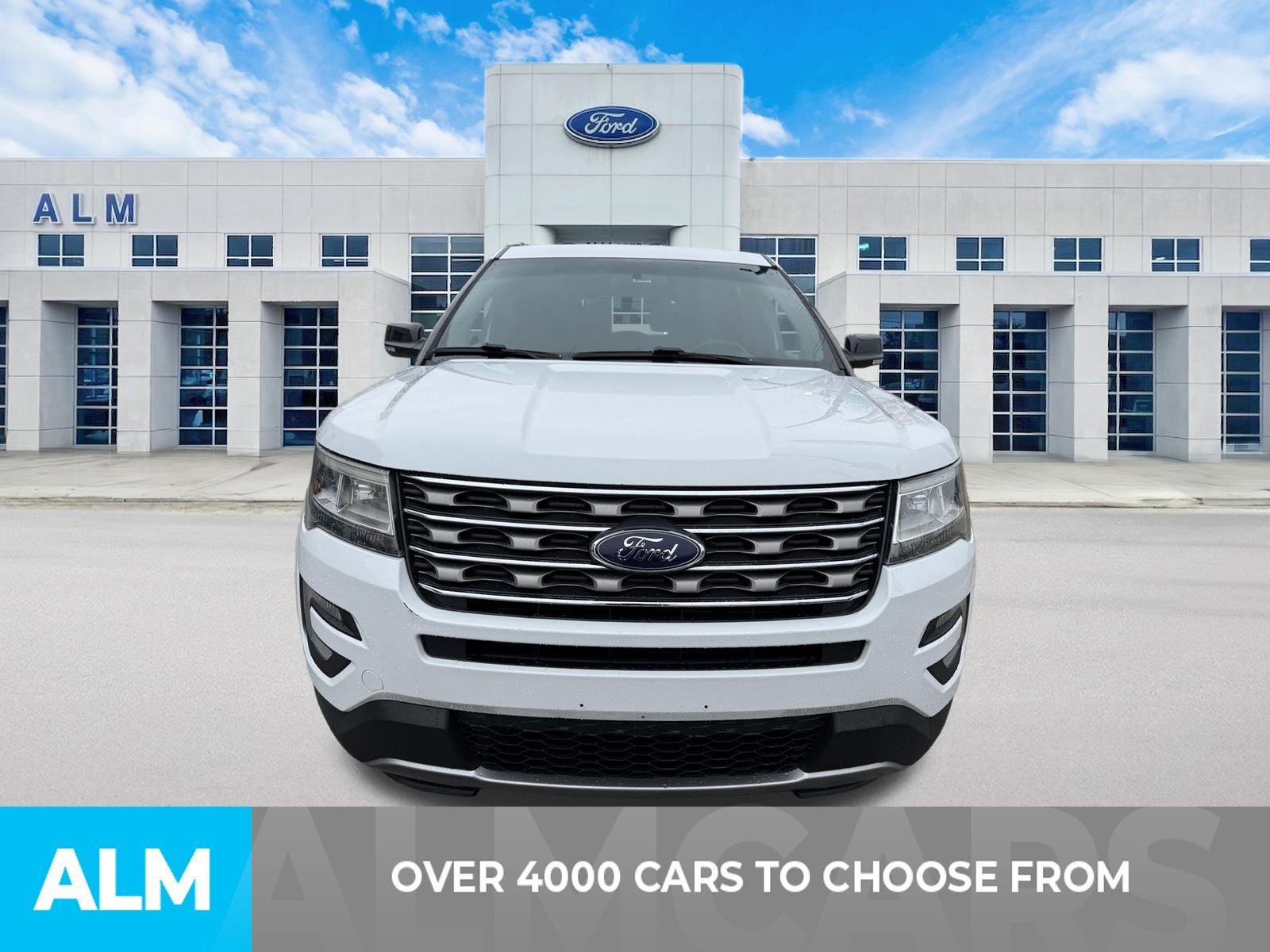 Used 2016 Ford Explorer XLT image 2