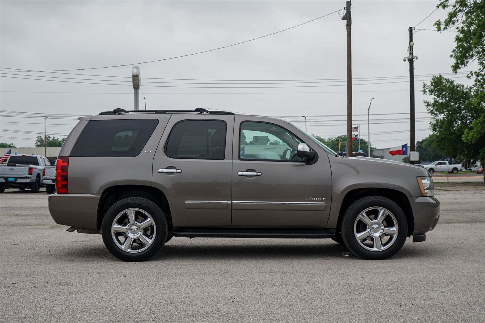 Used 2011 Chevrolet Tahoe LTZ RWD image 4