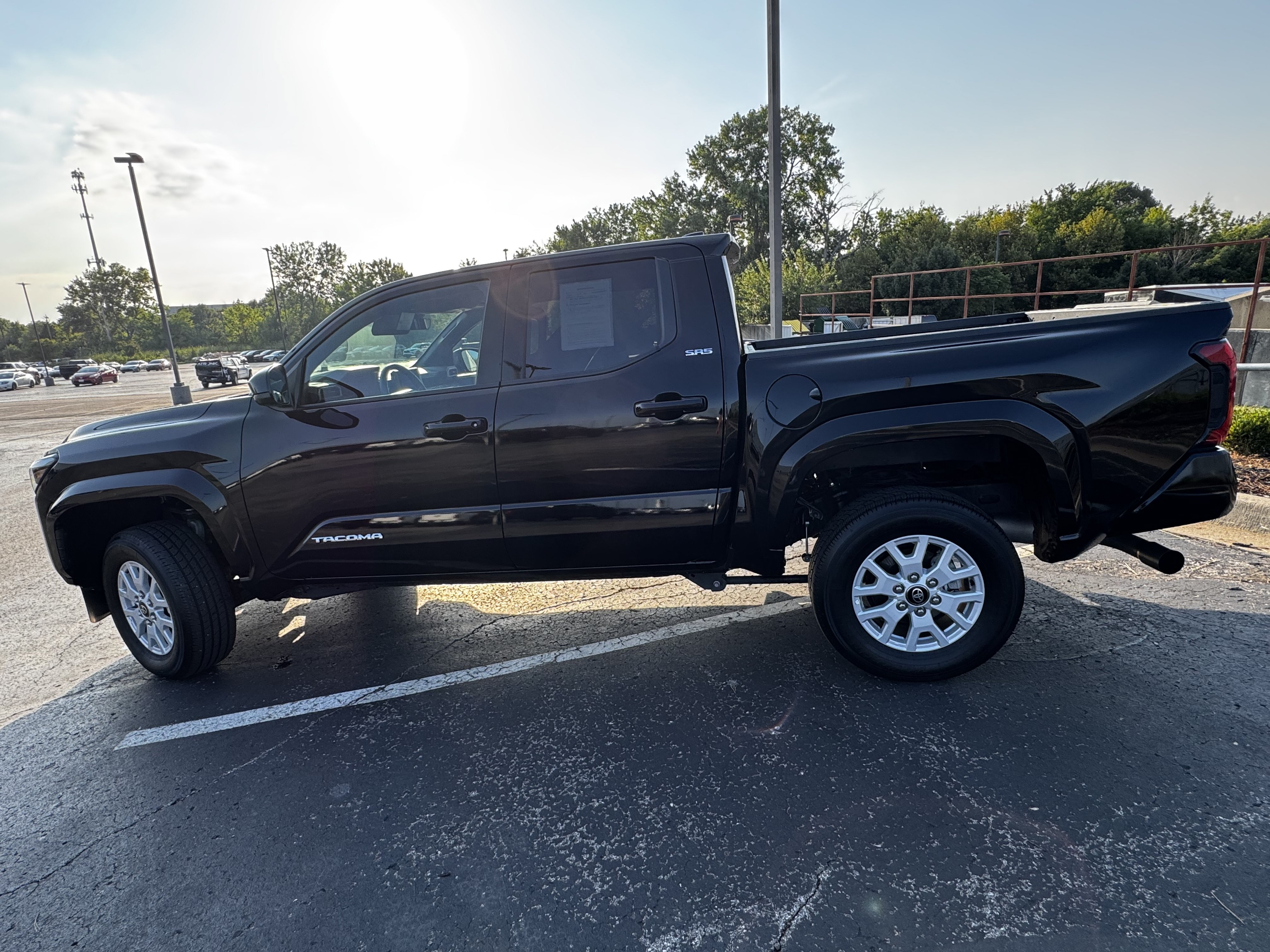 Certified 2025 Toyota Tacoma SR5 AWD/4WD image 10