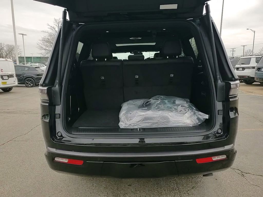 New 2026 Jeep Grand Wagoneer 4WD image 10