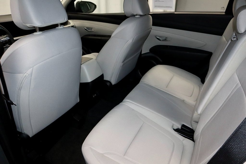 Used 2025 Hyundai Tucson SE image 19