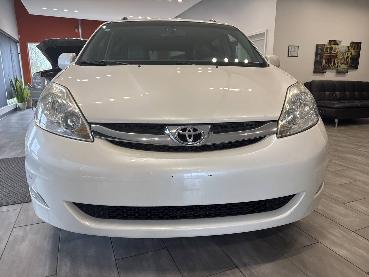 Used 2009 Toyota Sienna XLE Limited image 2
