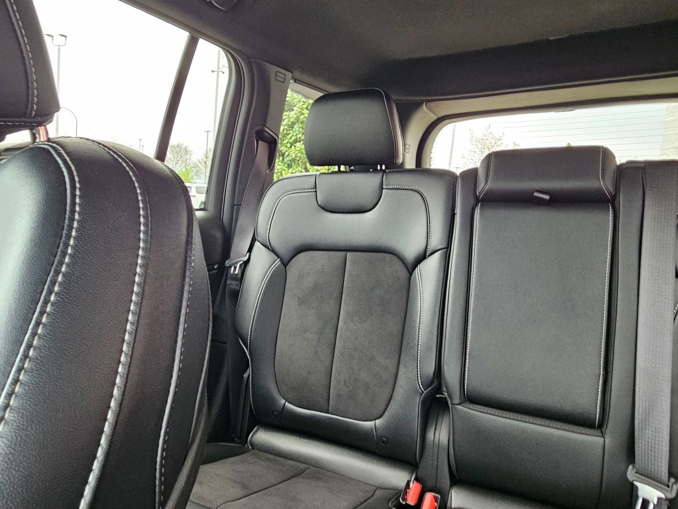 Used 2024 Jeep Grand Cherokee Altitude AWD/4WD image 25