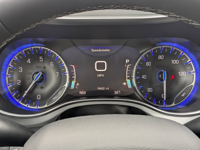 Used 2025 Chrysler Pacifica Limited FWD image 16