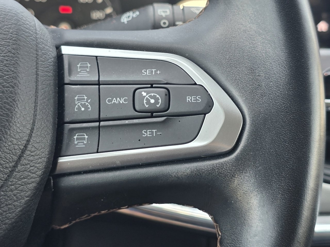 Used 2022 Jeep Compass Limited AWD/4WD image 32