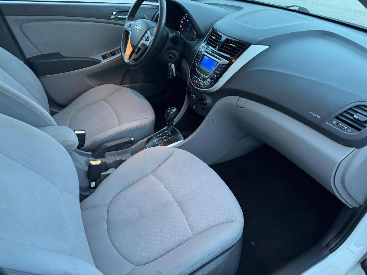 Used 2014 Hyundai Accent SE FWD image 21