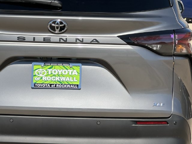 Used 2026 Toyota Sienna XLE FWD image 6