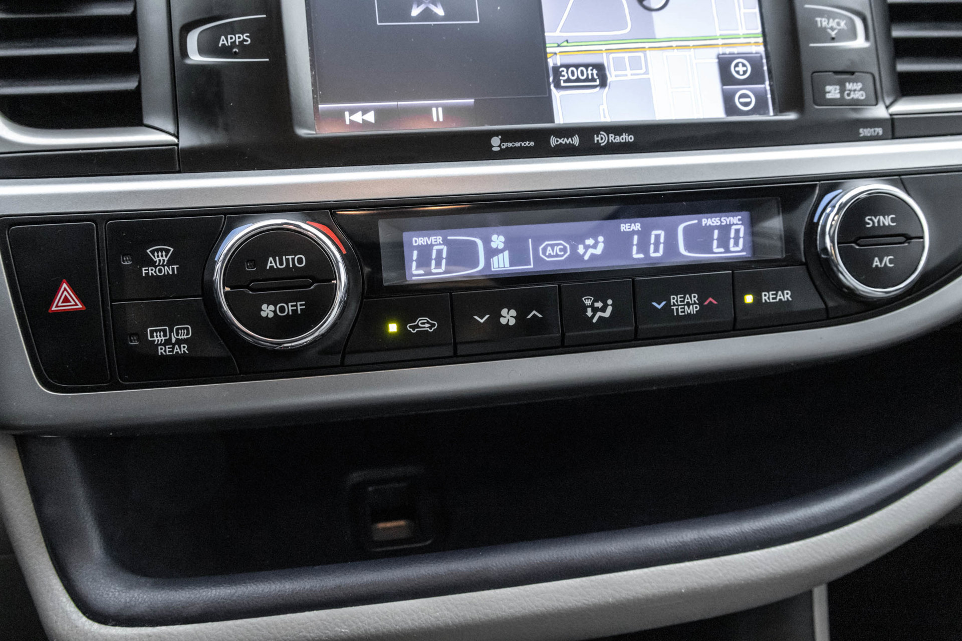 Used 2018 Toyota Highlander XLE AWD/4WD image 31