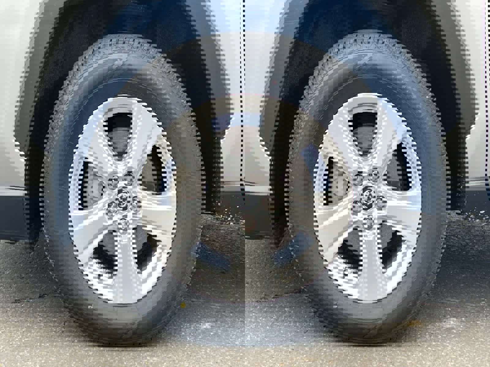 Used 2020 Toyota RAV4 XLE image 27