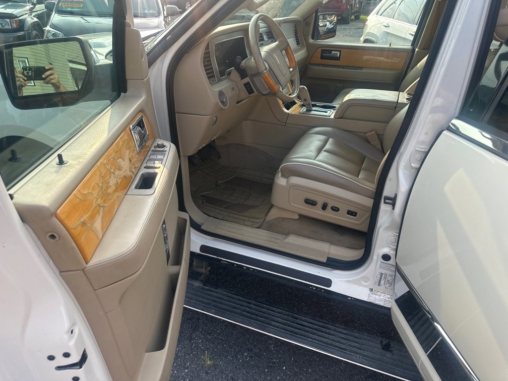 Used 2007 Lincoln Navigator Ultimate image 18