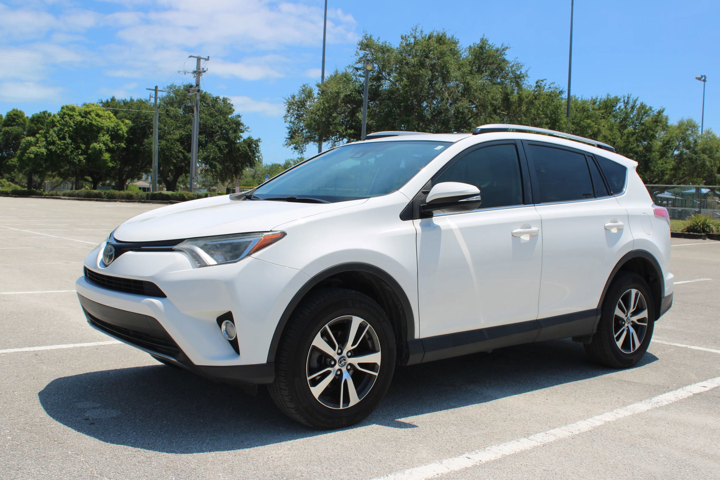 Used 2017 Toyota RAV4 XLE FWD image 2