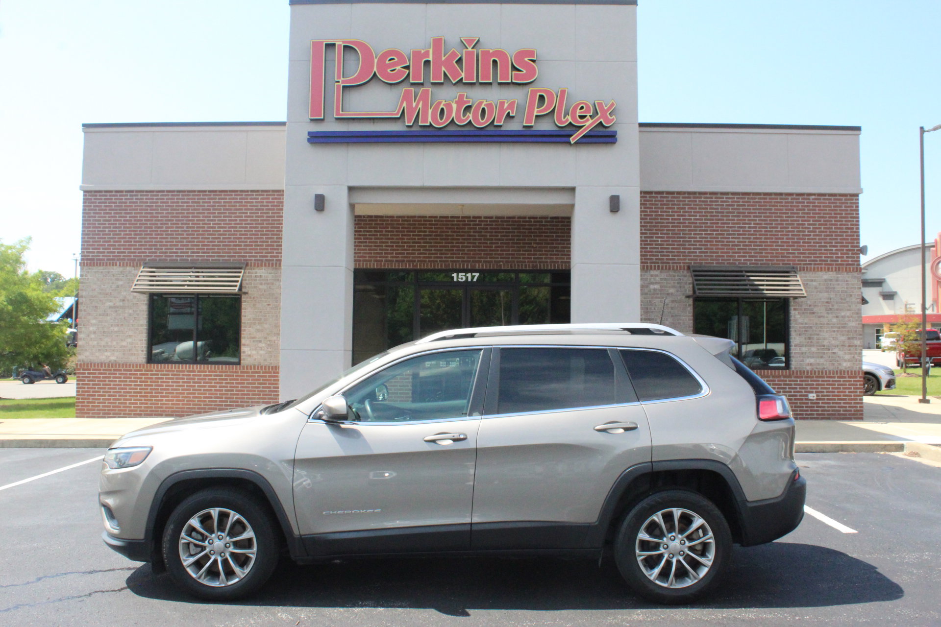 Used 2020 Jeep Cherokee Latitude Plus FWD image 9