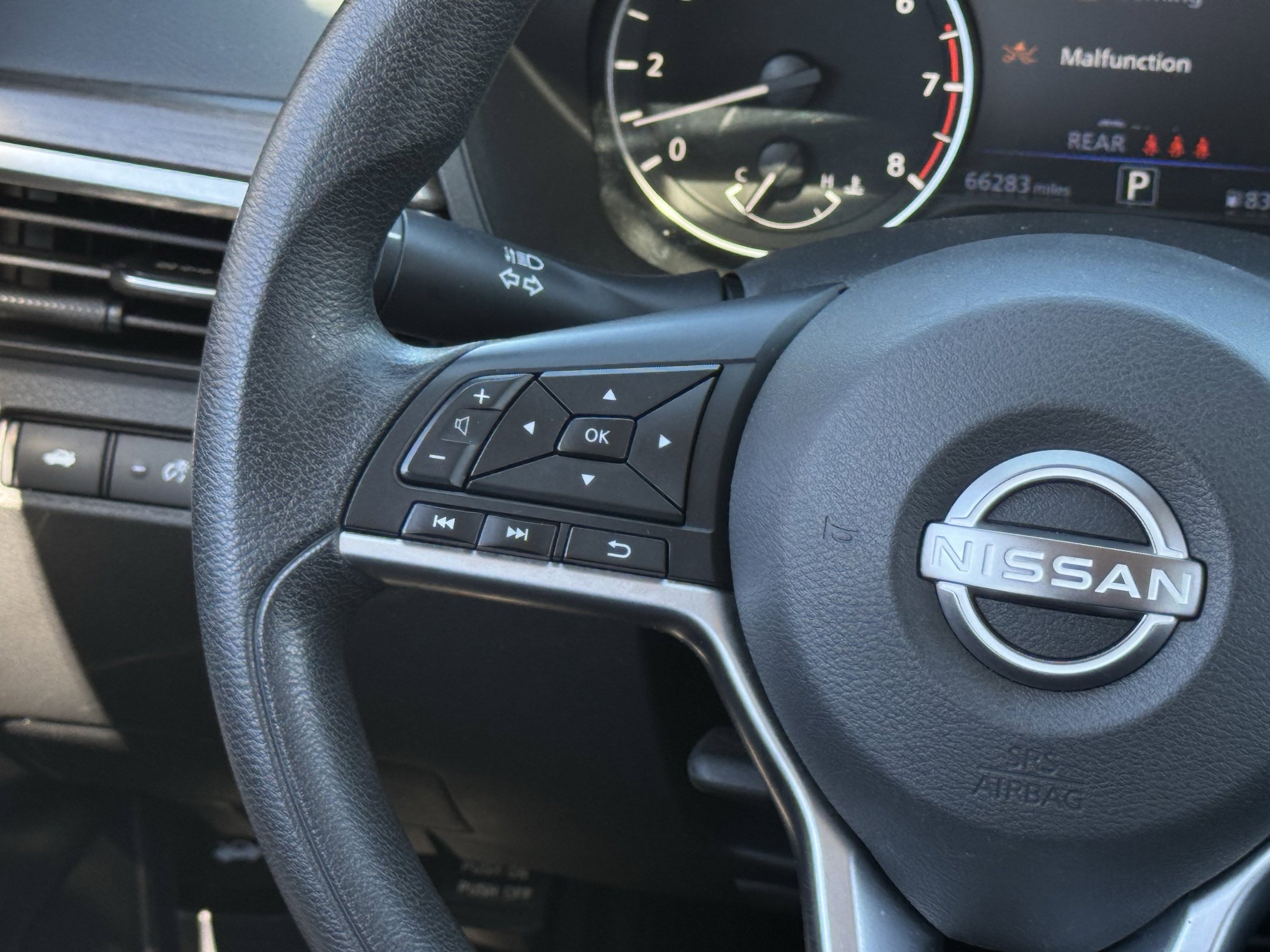 Used 2023 Nissan Altima 2.5 SV FWD image 14