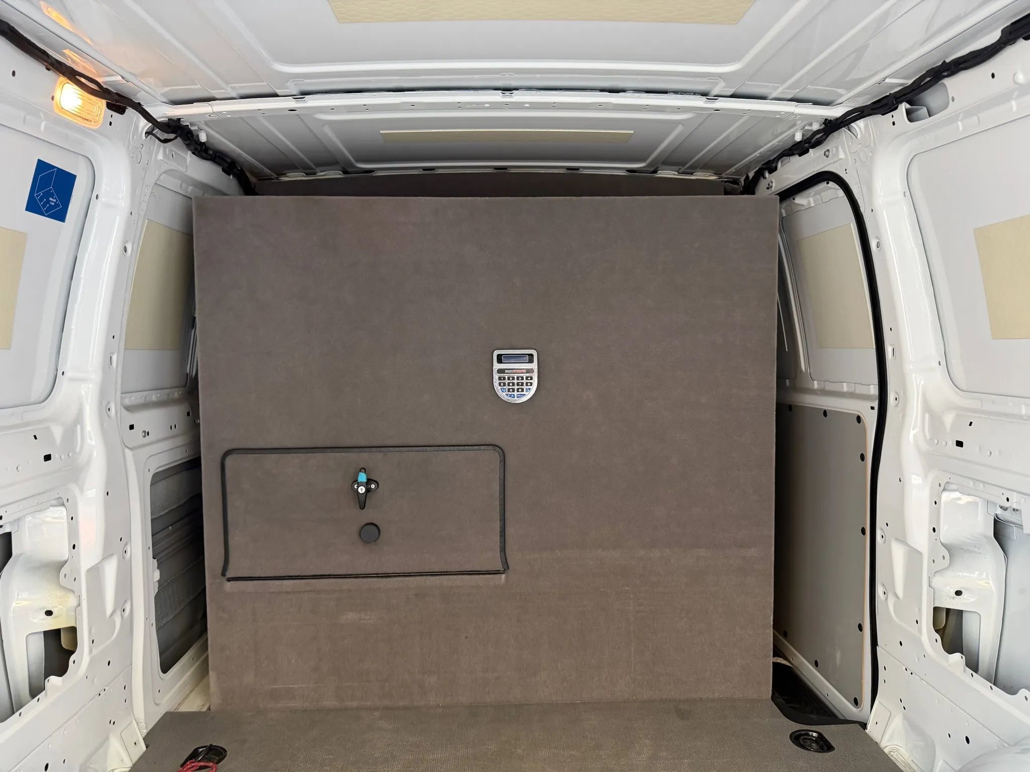 Used 2023 Mercedes-Benz Metris image 2
