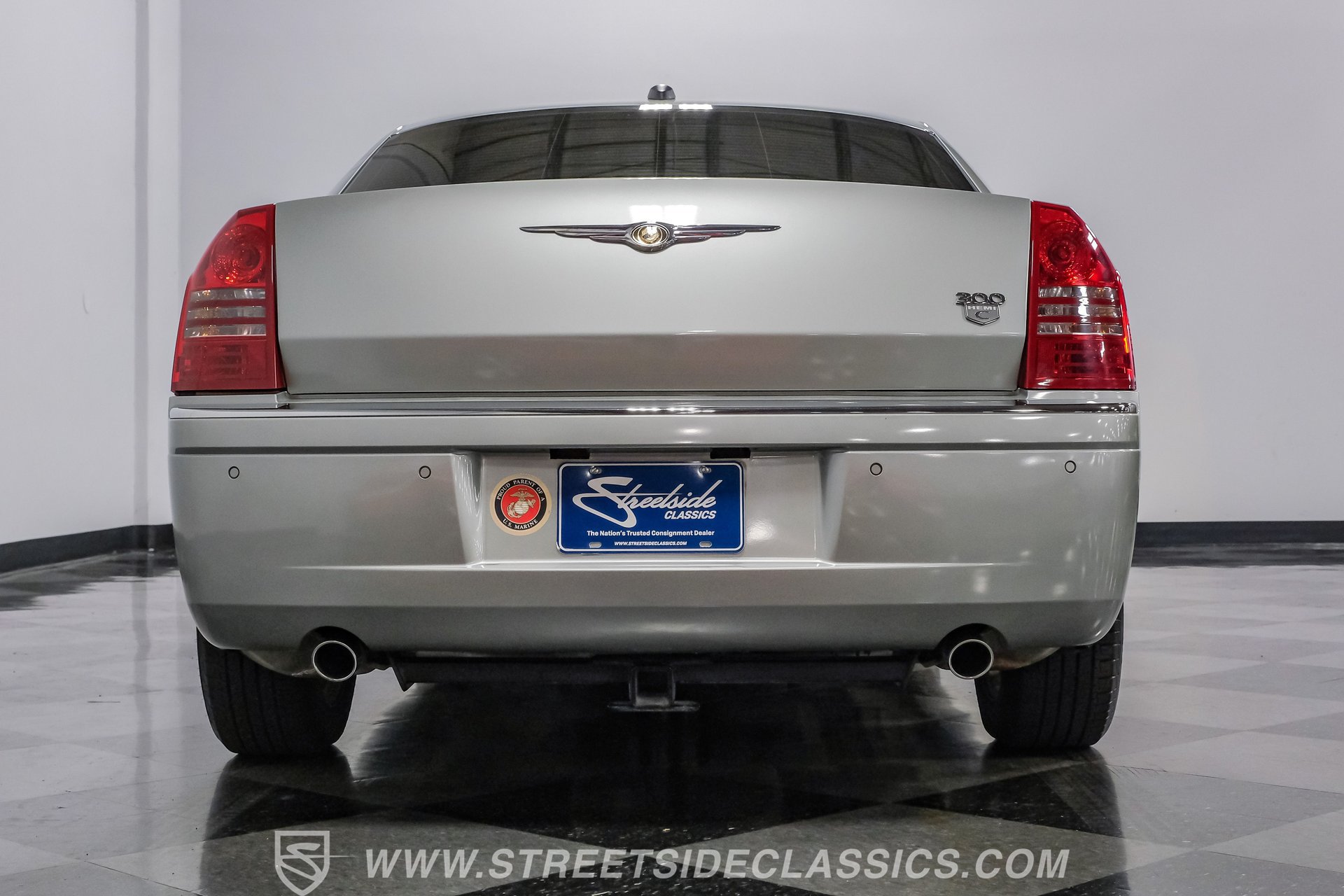 Used 2005 Chrysler 300 C w/ Navigation & Sound Group II RWD image 32