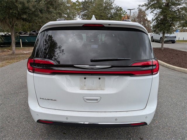 Used 2022 Chrysler Pacifica Touring-L w/ Uconnect Theater Family Group image 4