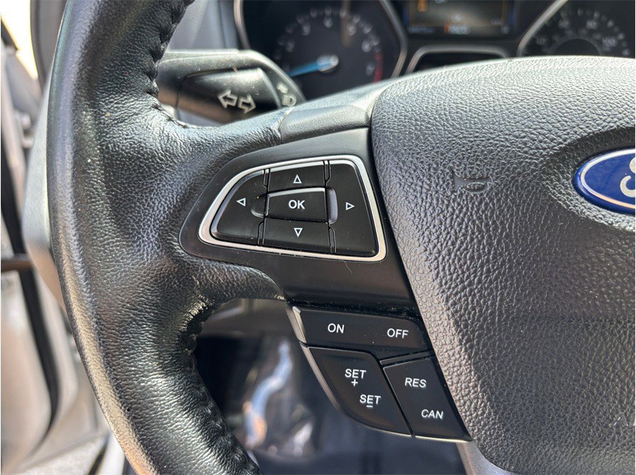 Used 2015 Ford Focus Titanium FWD image 23