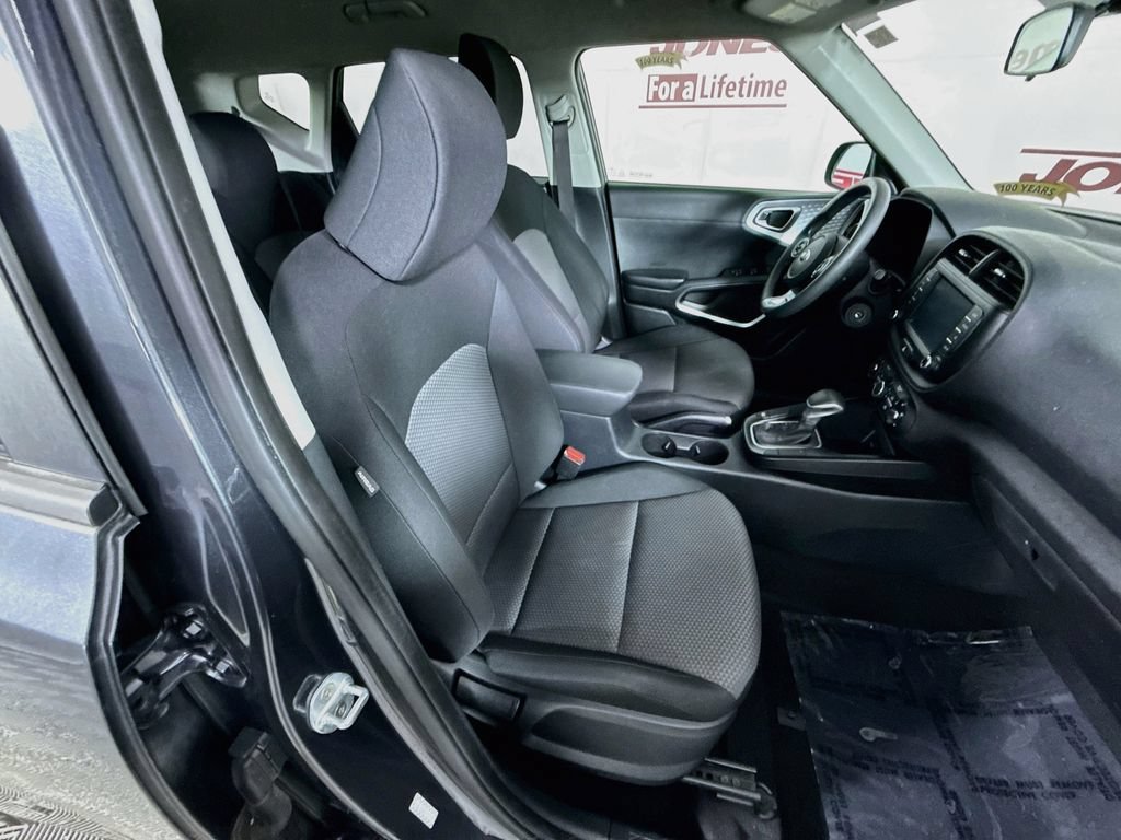 Used 2020 Kia Soul LX FWD image 28