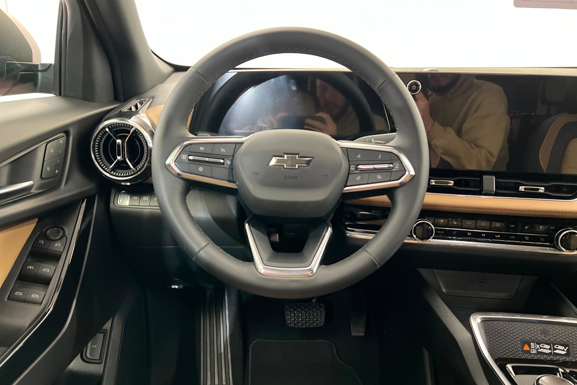 New 2026 Chevrolet Equinox ACTIV w/ Convenience Package III image 13