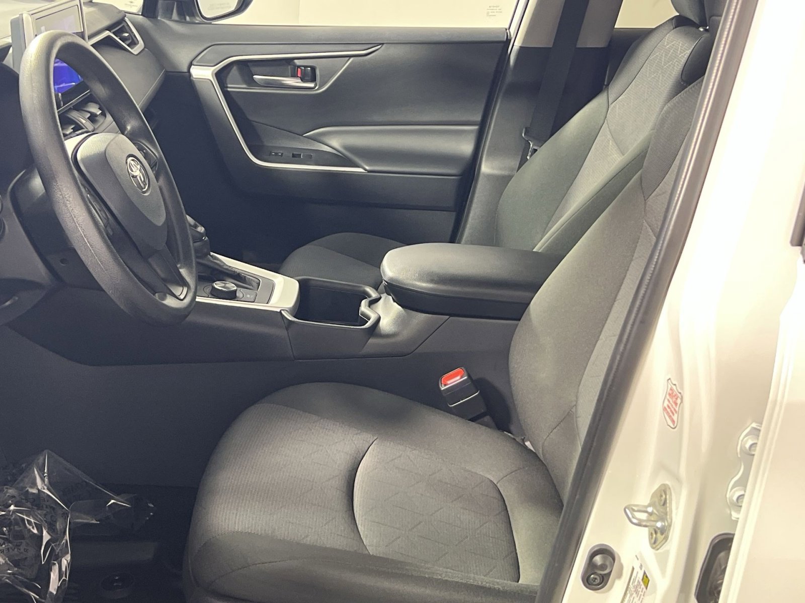Used 2025 Toyota RAV4 XLE AWD/4WD image 14