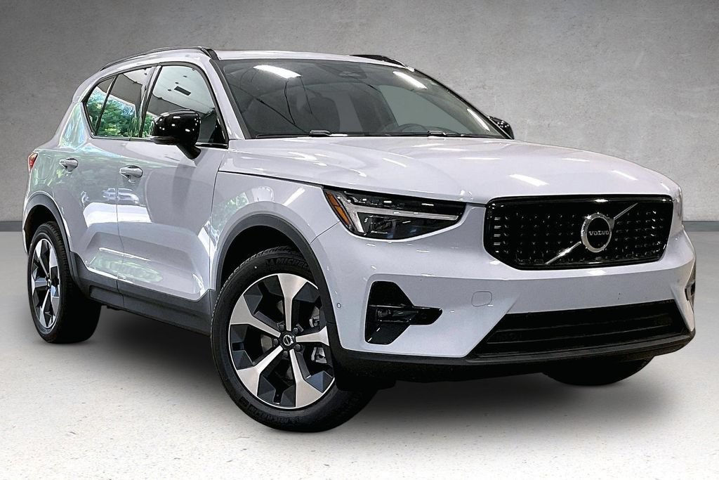 New 2026 Volvo XC40 B5 Plus w/ Climate Package AWD/4WD image 2