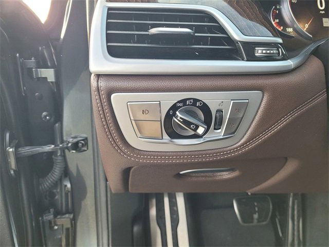 Used 2018 BMW 750i image 23