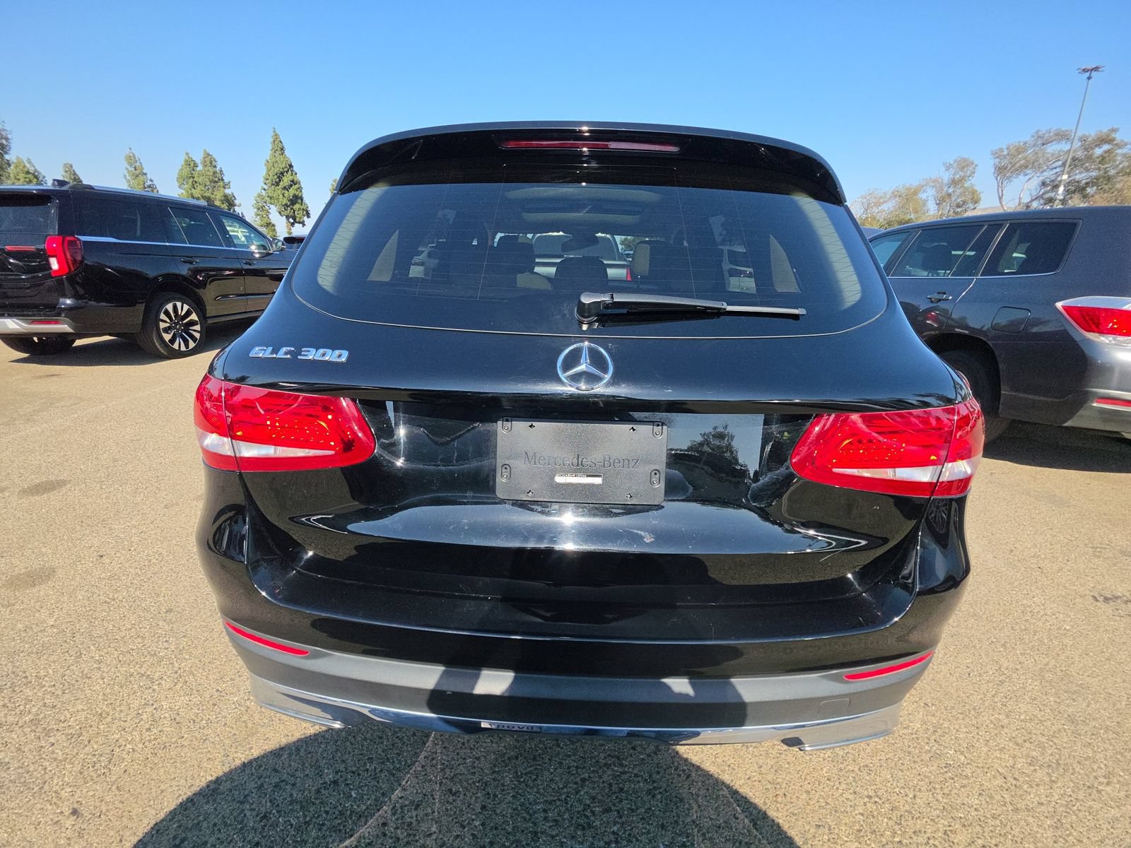 Used 2017 Mercedes-Benz GLC 300 w/ Premium 1 Package image 8