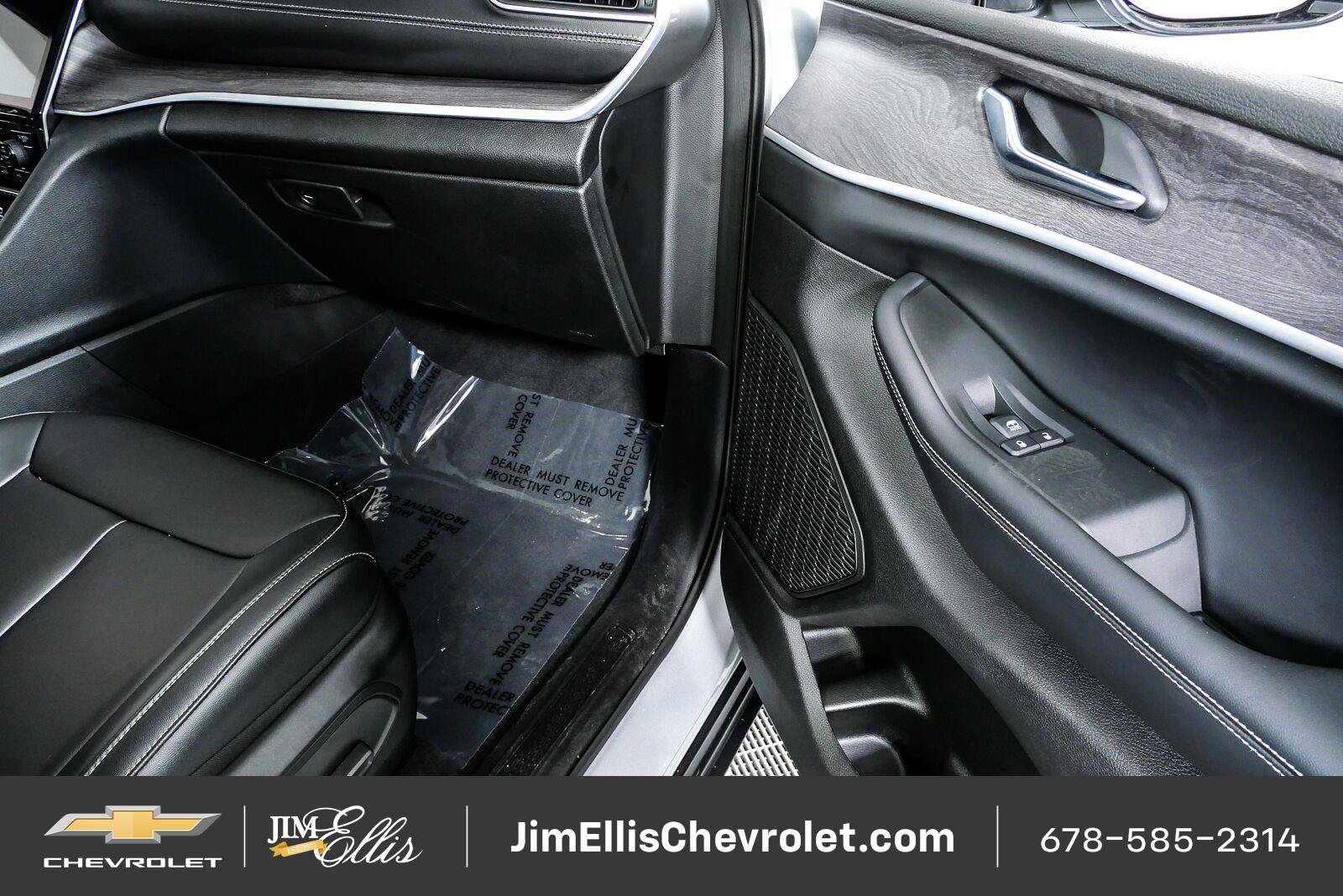 Used 2025 Jeep Grand Cherokee Limited w/ Black Appearance Package RWD image 25