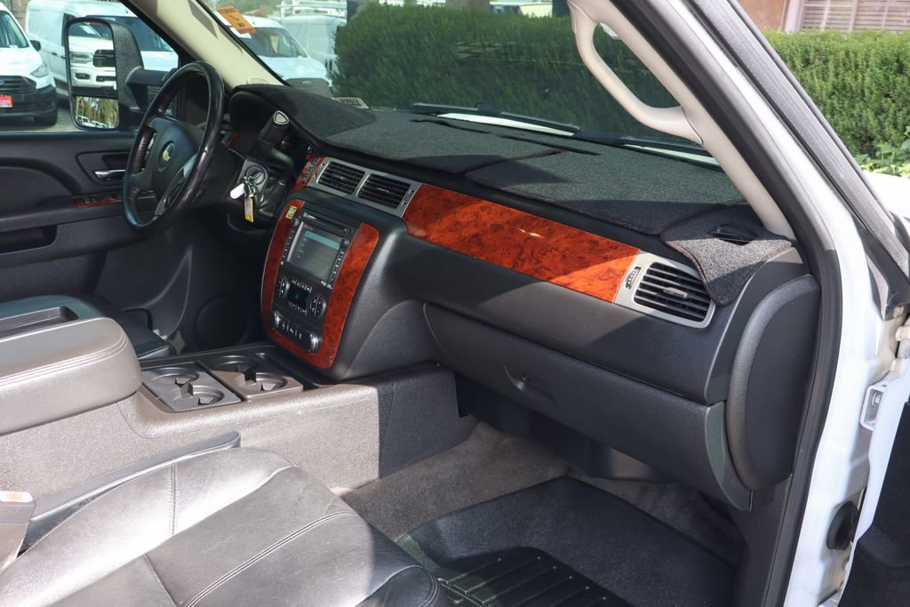 Used 2013 Chevrolet Suburban 2500 LT AWD/4WD image 45