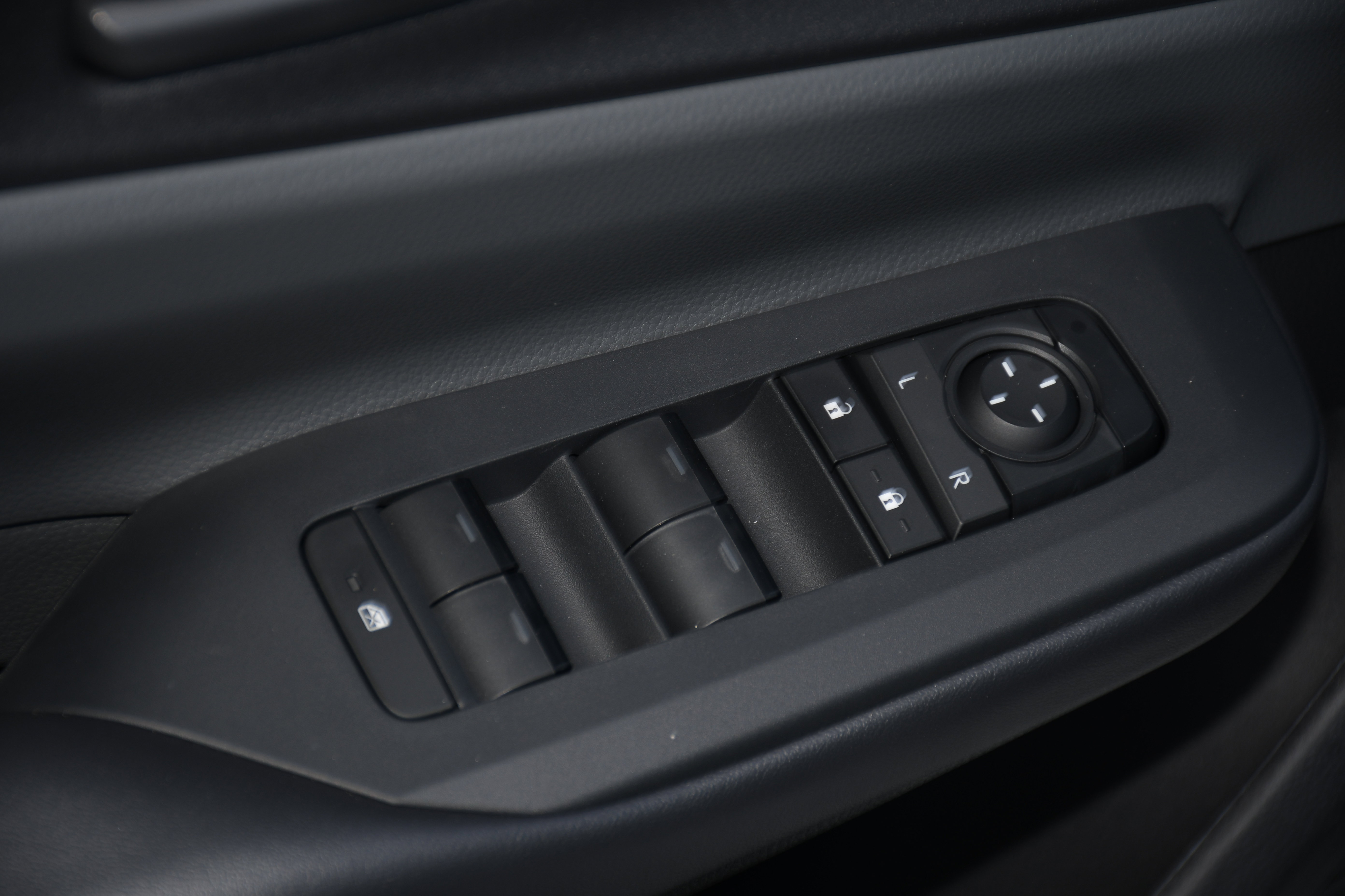 New 2026 Toyota Prius LE FWD image 6