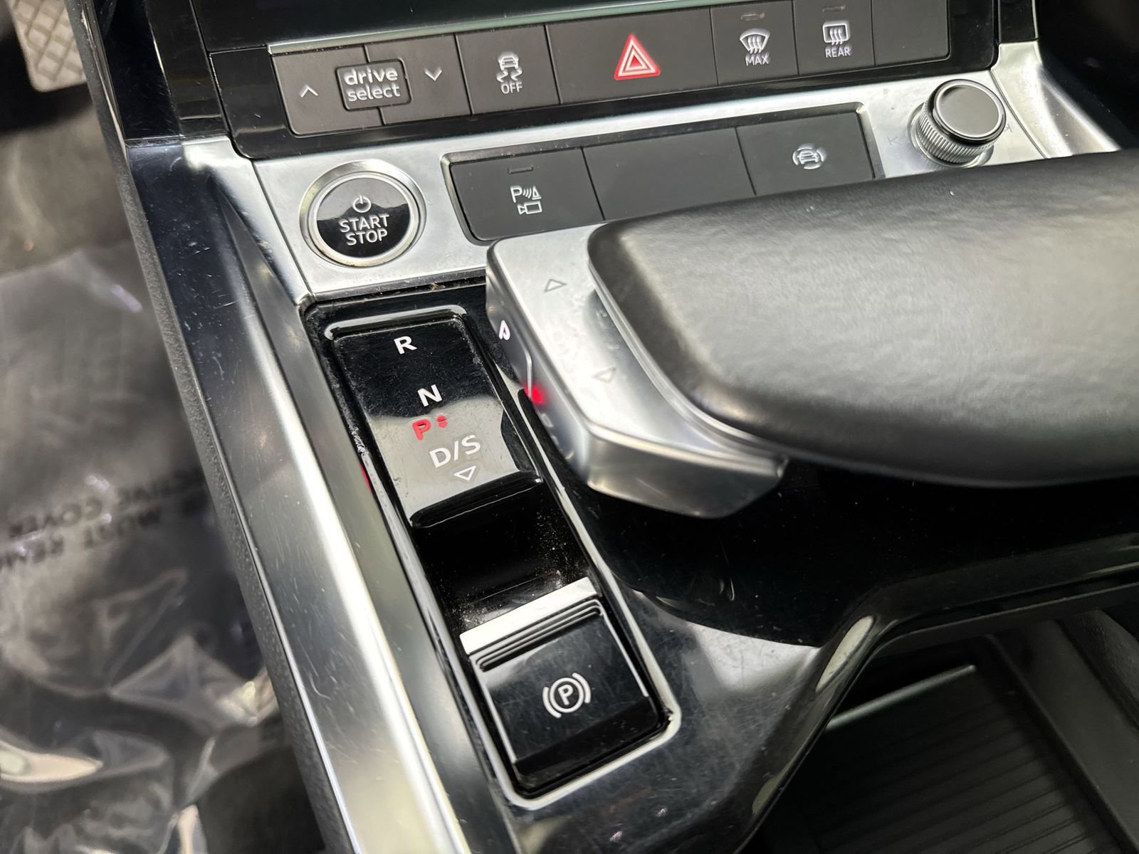 Used 2021 Audi e-tron Premium w/ Convenience Plus Package image 18