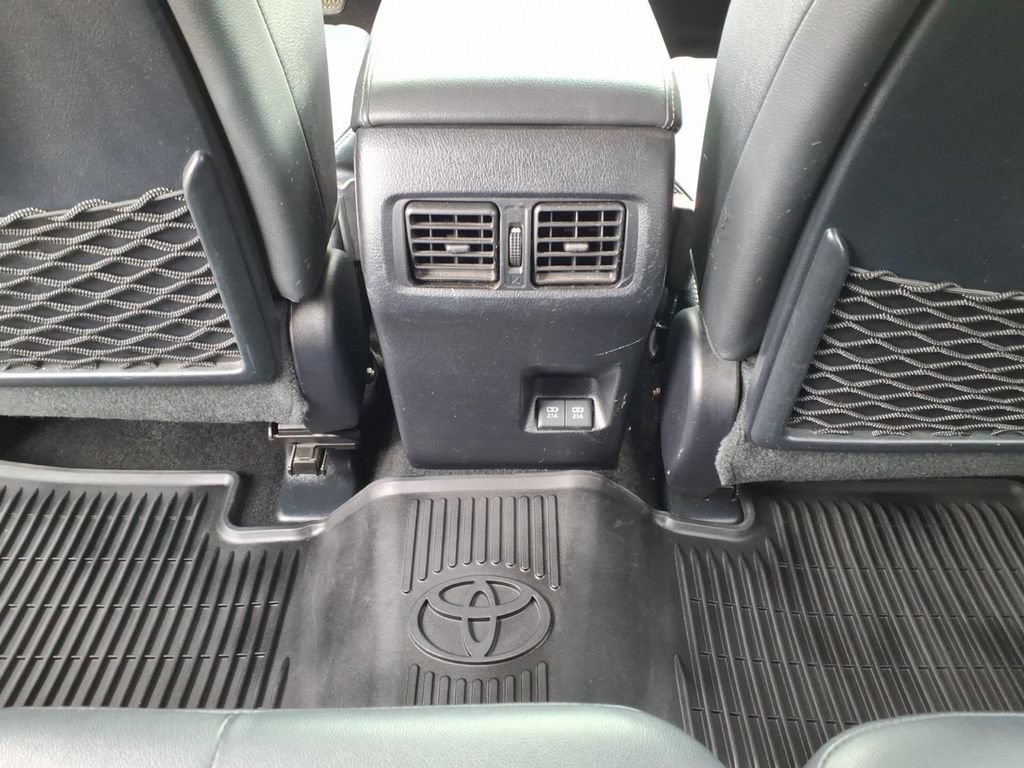 Used 2021 Toyota 4Runner Limited AWD/4WD image 5