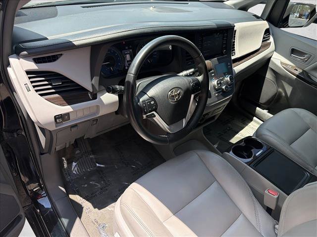 Used 2018 Toyota Sienna XLE FWD image 13