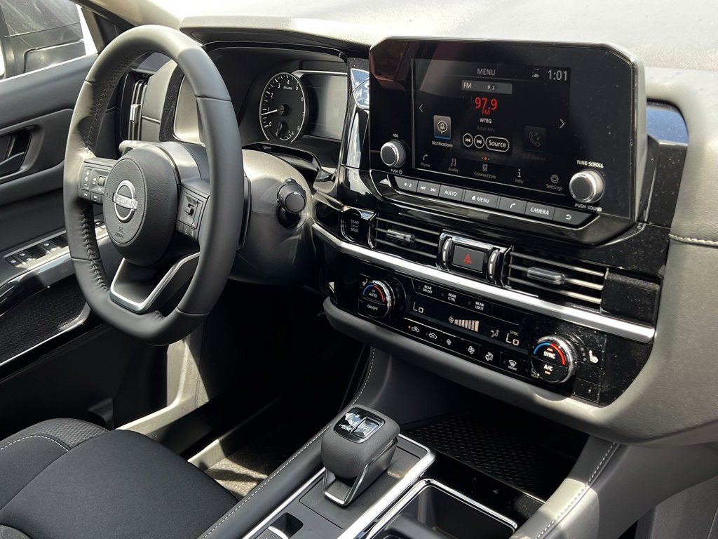 New 2025 Nissan Pathfinder SV image 5