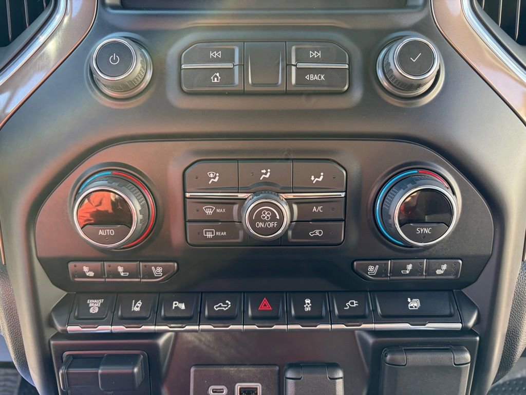 Used 2021 Chevrolet Silverado 3500 High Country image 14