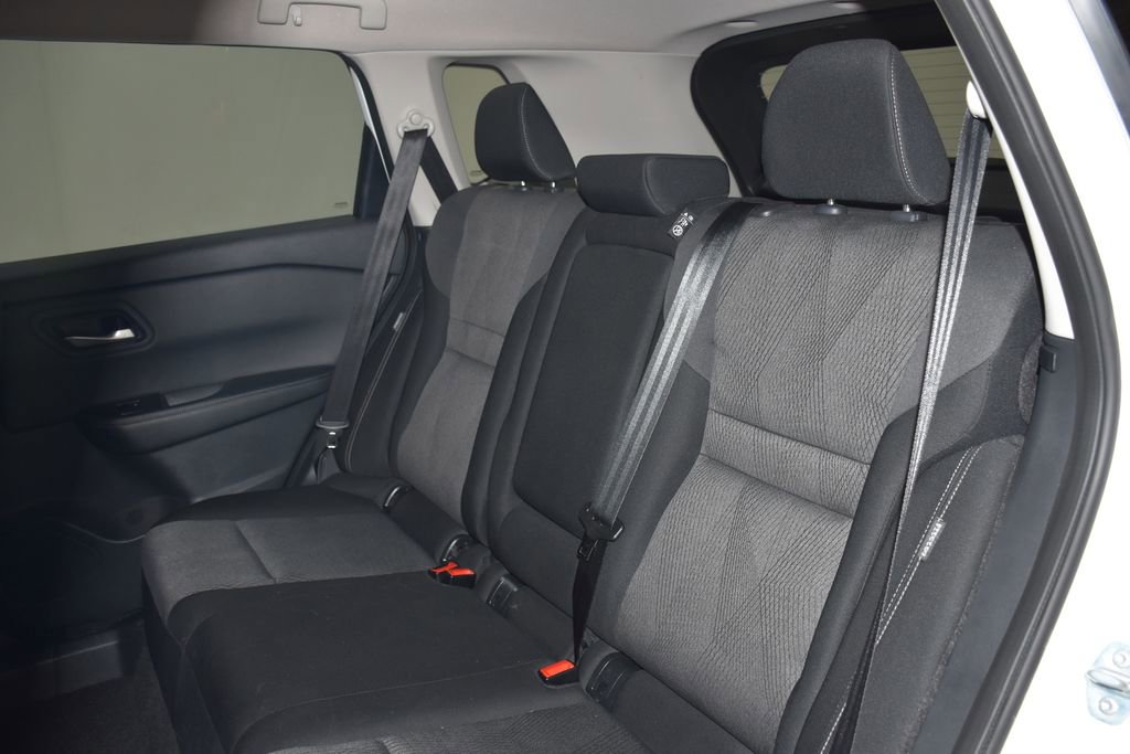 Used 2025 Nissan Rogue SV image 28