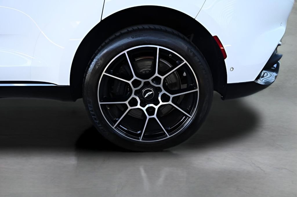 Used 2021 Aston Martin DBX image 10