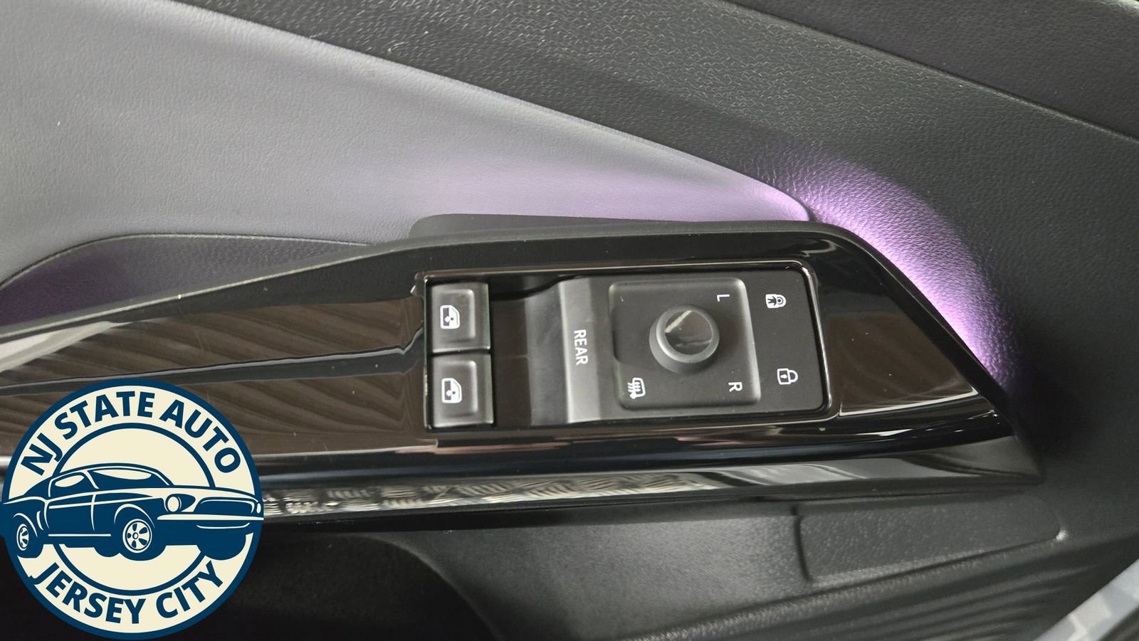 Used 2022 Volkswagen ID.4 Pro AWD/4WD image 19