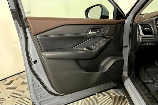 Used 2023 Nissan Rogue SL w/ SL Premium Package image 23