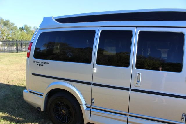 Used 2019 GMC Savana 2500 w/ Enhanced Convenience Package image 8