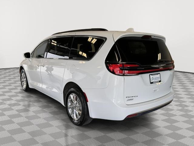 Used 2022 Chrysler Pacifica Touring-L image 9