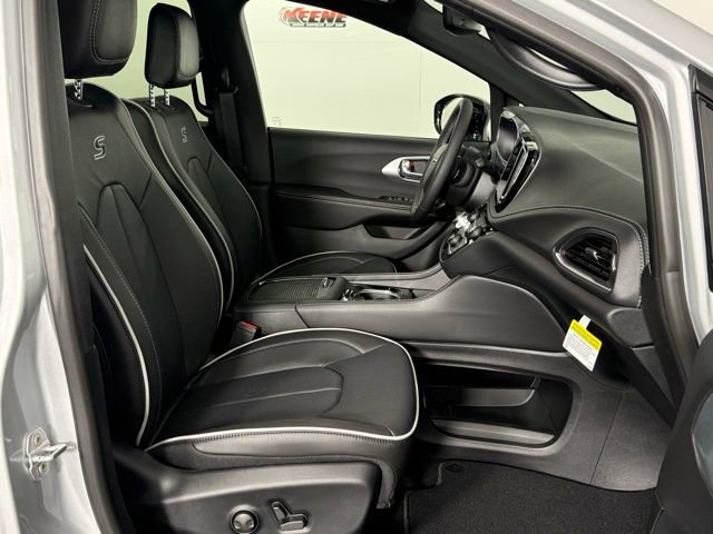 New 2026 Chrysler Pacifica Limited image 34