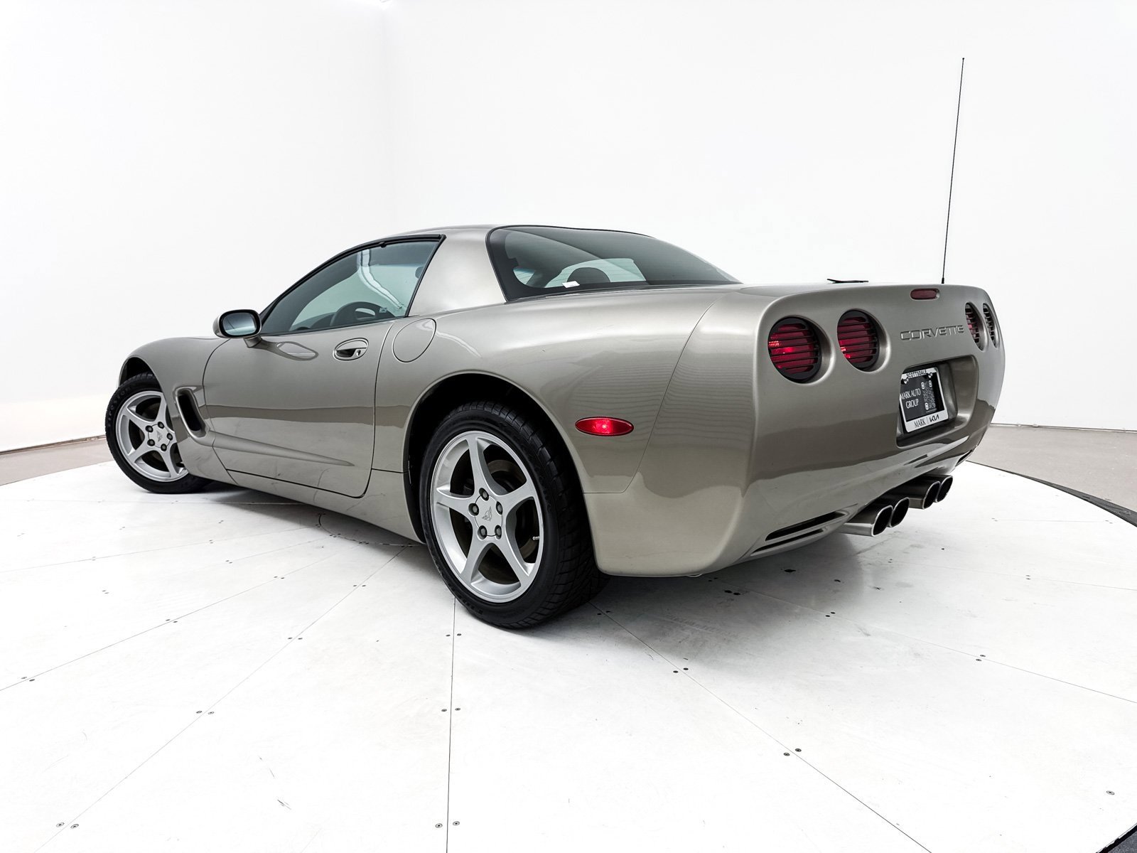 Used 2000 Chevrolet Corvette Coupe w/ Lighting Pkg image 2