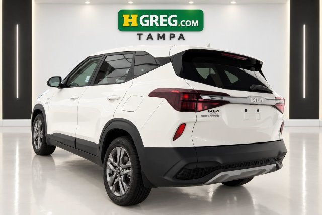 Used 2023 Kia Seltos LX AWD/4WD image 2
